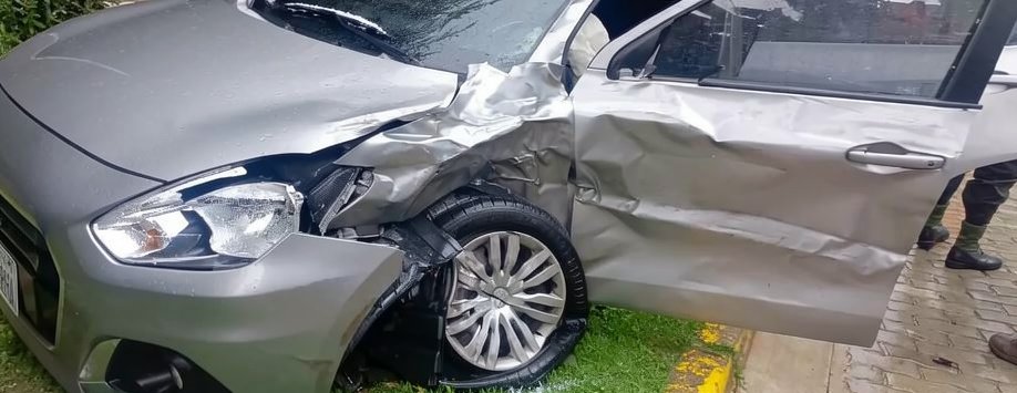 Granizada en La Paz provoca choque entre una ambulancia y un vehículo particular; hay un herido 669752652 939261982040241 9144418474481649207 n