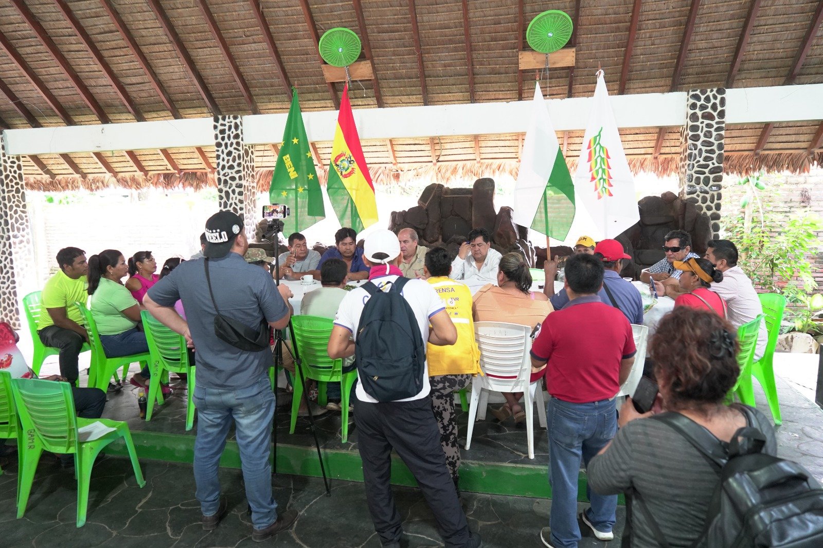 Ley 1720: un sector de campesinos del Beni llega a acuerdo con el Gobierno y levantan movilizaciones 670933887 969739472293568 1001268977334159840 n