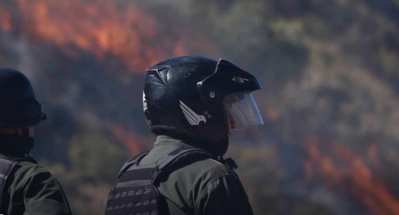 Un policía resulta herido por explosivo durante operativo de desbloqueo en Cochabamba 680146675 1405694841598869 1117545870592916020 n 1 3