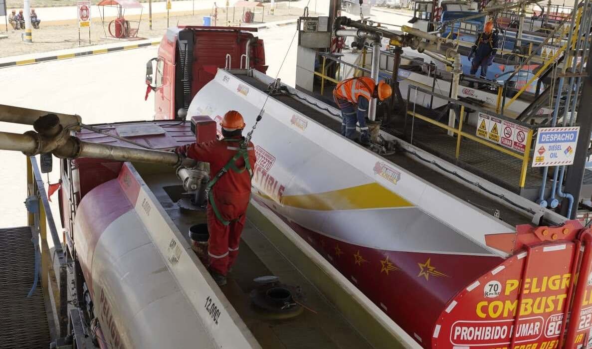 Gobierno eleva a Bs 6.000 el fondo para garantizar compra de combustibles 684841820 1297614719126756 6020021540409714593 n 1