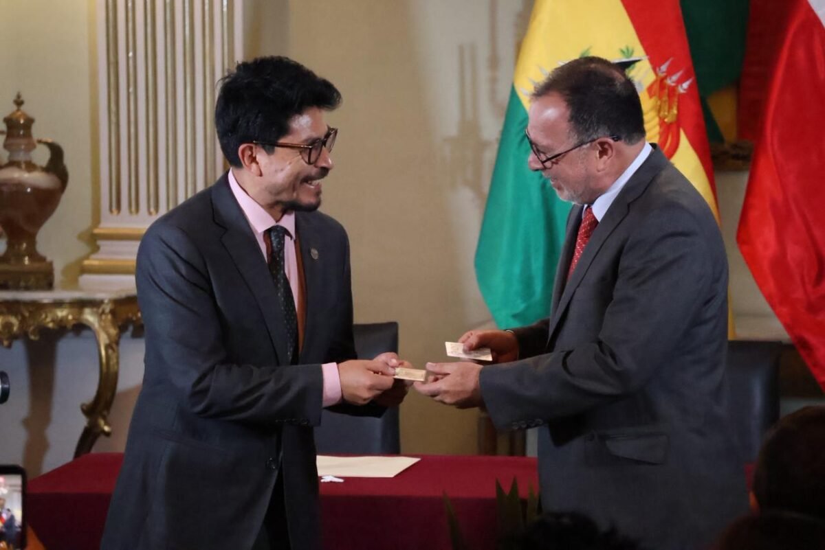 Bolivia y Chile ponen en vigencia acuerdo para reconocer licencias de ...