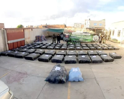 Envían a la cárcel a dos hombres acusados de transportar dos toneladas de droga en la ruta Oruro–Uyuni 3 690b21bdf0156472ec471a70