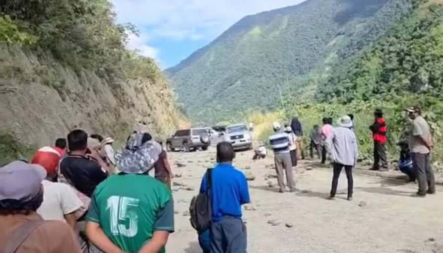 Adepcoca instruye levantar bloqueos en Coroico y advierte con sanciones por desacato 704427255 1780560046710225 4948253358473236621 n 1