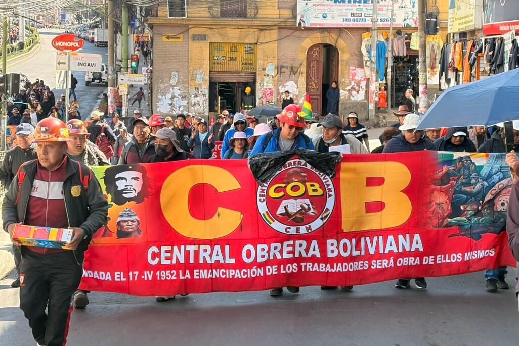 Marcha de la COB llega al centro de La Paz y exige la renuncia de Paz 704558333 1463648885795892 7529380241872732445 n e1779383136481
