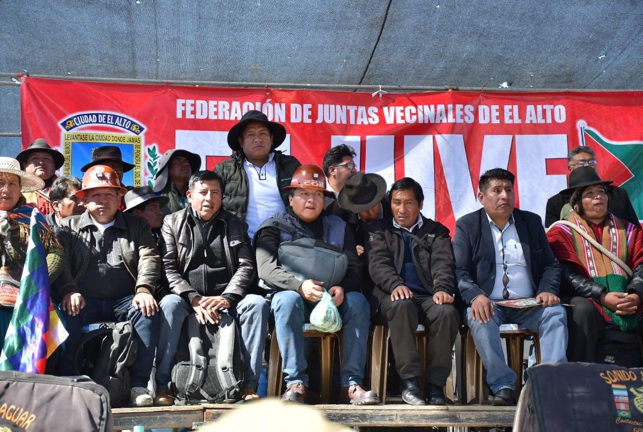 Argollo reaparece en el cabildo de juntas vecinales en El Alto 710724280 1477677687726345 4865132860343200612 n