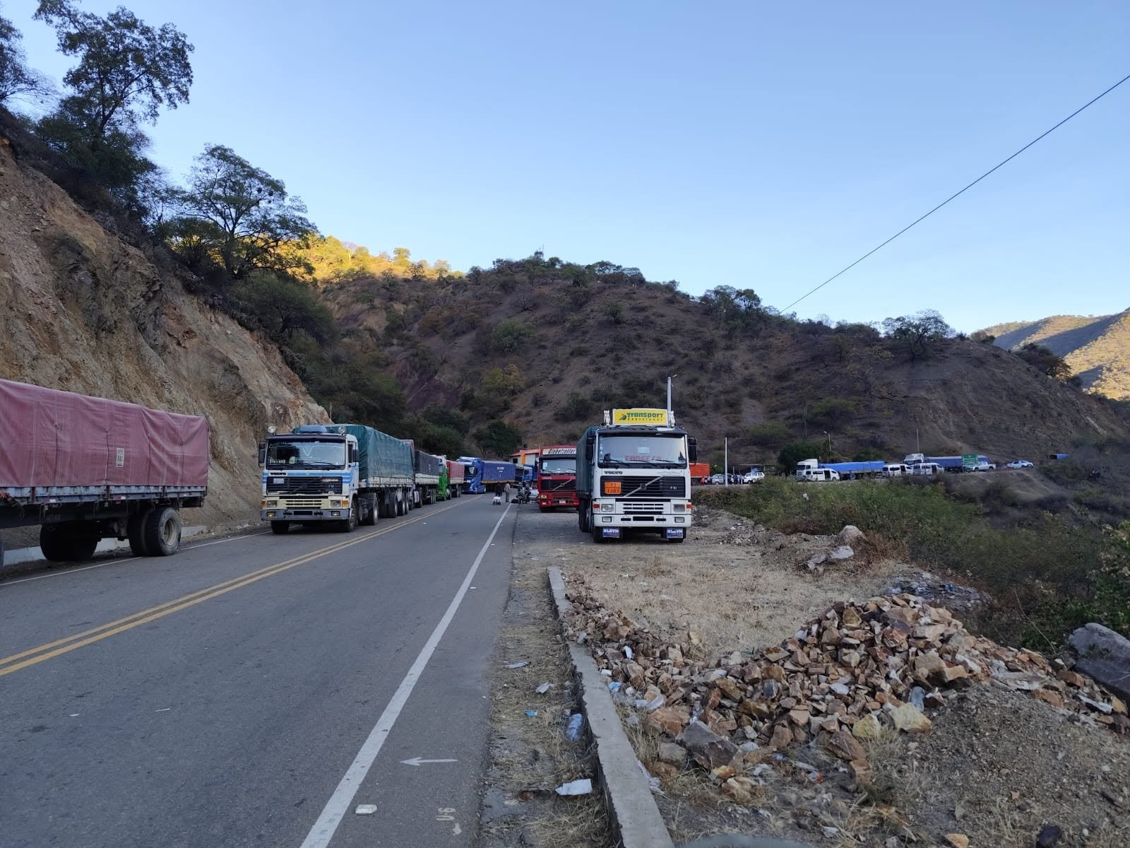 Bolivia inicia la sexta semana de conflictos con más de 90 puntos de bloqueo 715537827 1535078997989790 1710099135022034367 n