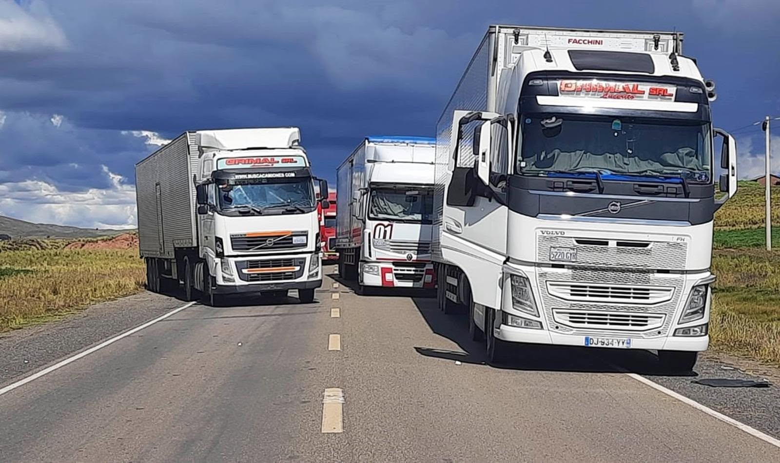 Transportistas varados en Confital aseguran que comen una vez al día 719524145 1347748077553488 3772955167584747386 n