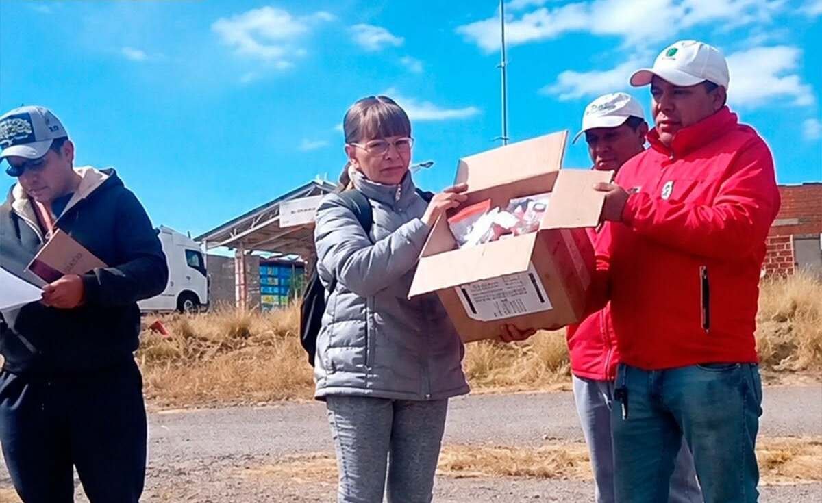 Bloqueos: Entregan insumos médicos a más de 650 transportistas varados en Desaguadero 721779742 1338922801707740 92348115370797431 n 1