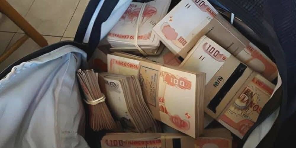 Cochabamba: Policía incauta cerca de Bs 1 millón en ambulancia; investigan si financiaba bloqueos 724005019 1448111867358314 6032579831937547187 n