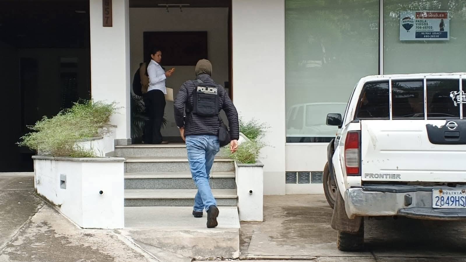 Intervienen cinco empresas en Santa Cruz por caso “narcomaderas” 724484454 122198345276425194 8118387599170083853 n