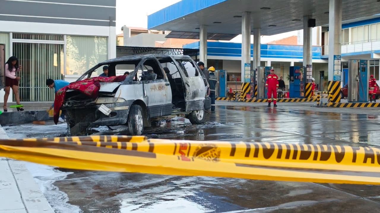 Explosión e incendio de un vehículo causa alarma en surtidor de Cochabamba 736189004 1580275270336923 6981303868954443174 n