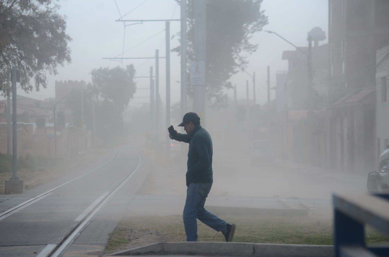 Vientos de hasta 60 km/h causan caída de árboles y desprendimiento de parte de un edifico en Cochabamba 760555252 1378847233665752 2595841305125380291 n