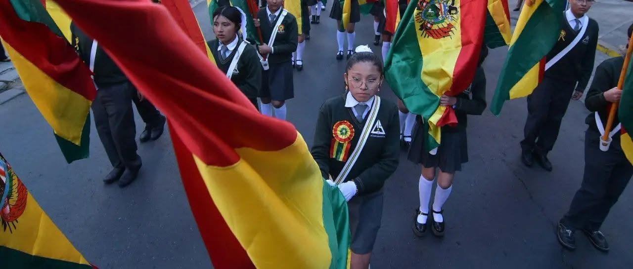 Bolivia celebra 201 años con desfiles escolares y civismo 765051408 2203248377189156 1392166541911893008 n