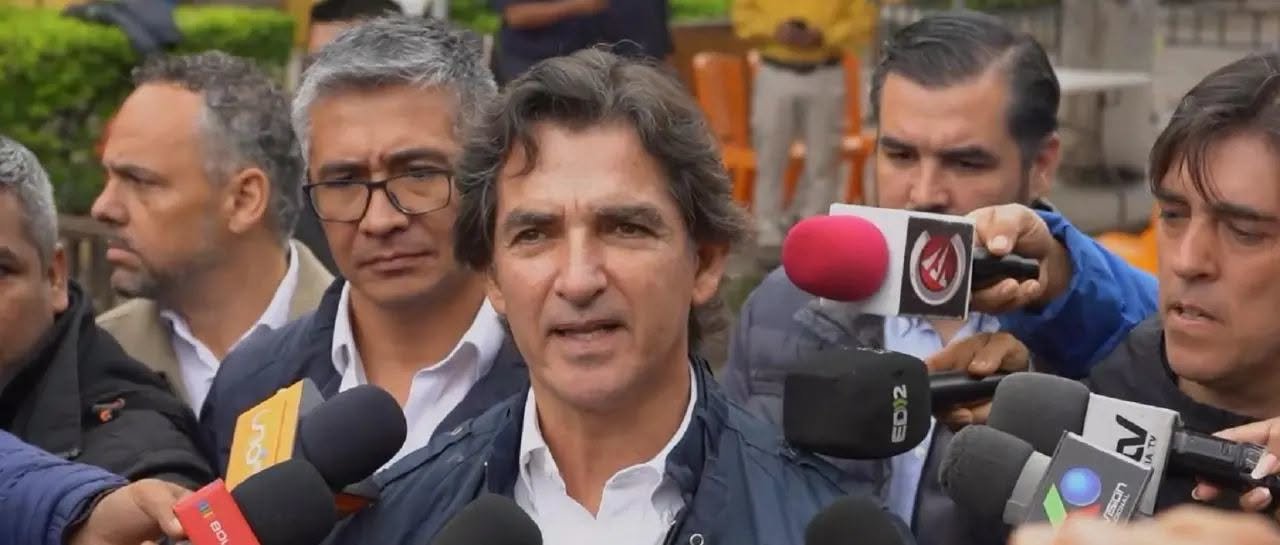 Alcalde de Santa Cruz propone aporte voluntario de Bs 1 en facturas de luz y agua para equipar a los bomberos 769337506 1206016975043120 3306512648576473995 n
