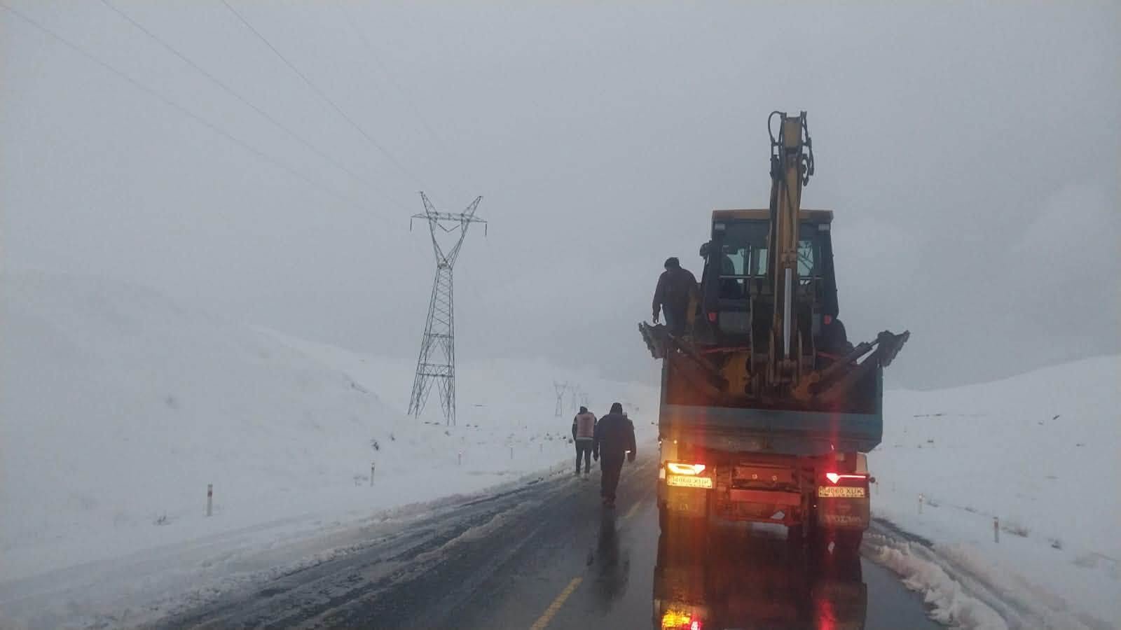 El frio también afecta a La Paz y El Alto, ABC dispone el cierre del tramo de la ruta a los Yungas 778899135 1501274192029079 843628334349876702 n