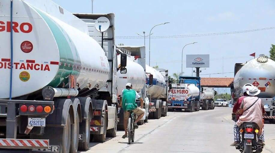 Cisterneros anuncian paro nacional desde el lunes por deuda de YPFB y falta de diésel 781487016 1585055383364274 4949557422745698192 n