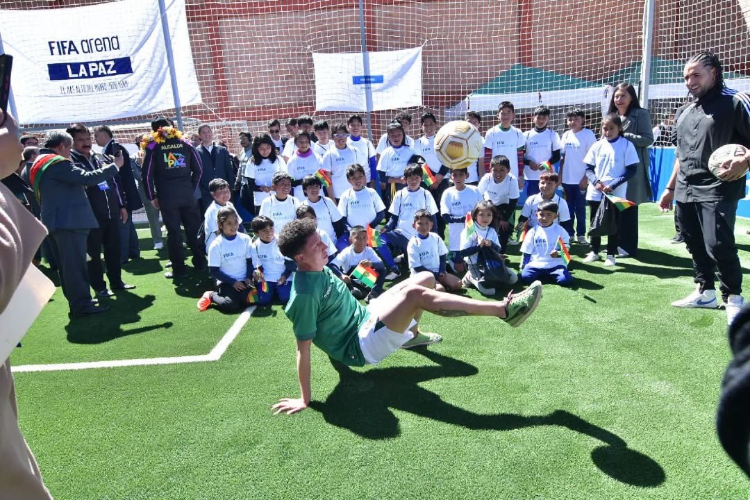 La Paz inaugura la primera cancha FIFA Arena de Bolivia en la zona Munaypata 782144946 1804824967350102 474555848561950698 n