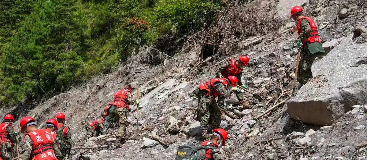 Xi asegura que China hace todo lo posible para hallar a desaparecidos en la riada en Tíbet 78551107 1004