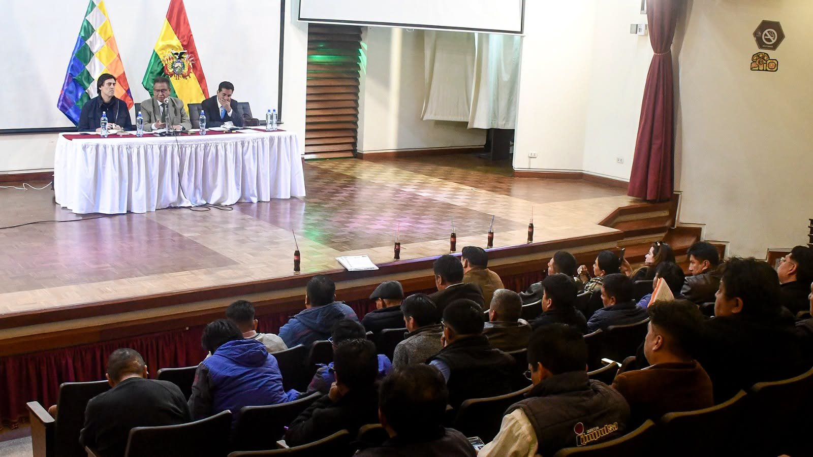 Diálogo de Transporte libre y Gobierno ingresa en cuarto intermedio; choferes advierten medidas si propuesta no convence 795385879 881782088221926 8411610852193091908 n