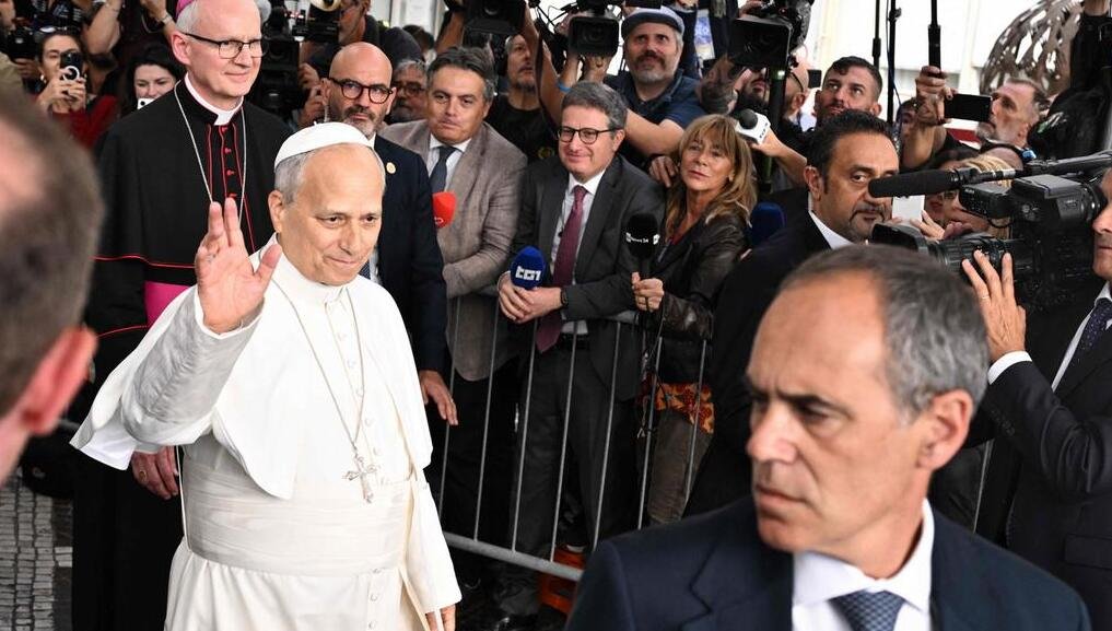 Papa León XIV sale del hospital y regresa al Vaticano tras operación de cáncer de pulmón 79688201 906 1