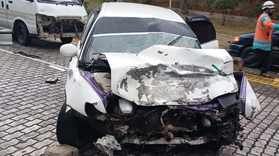 Triple colisión por invasión de carril en la avenida del Poeta deja dos personas heridas 799210780 3229336487252605 932047664896742202 n 1