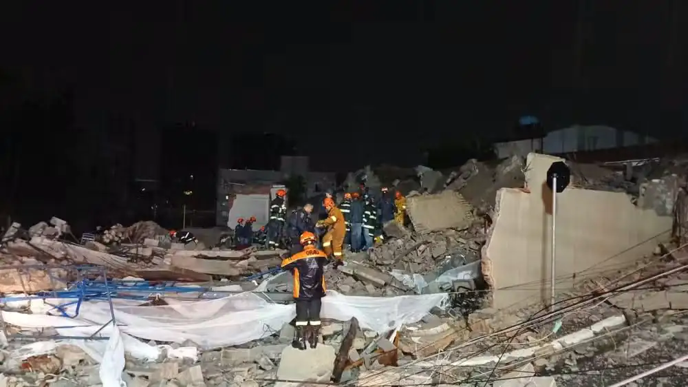Derrumbe de edificio en Brasil deja cinco fallecidos y un niño continúa desaparecido 807843962 2236620500451101 8004412926231137705 n