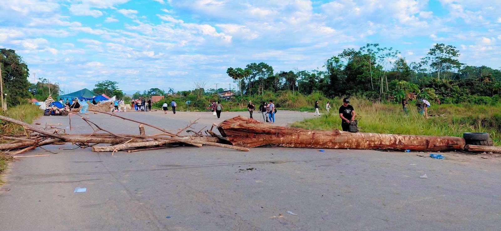 Universitarios bloquean por segundo día consecutivo la ruta entre Cochabamba y Santa Cruz 813467688 1725251916074684 856960979139903771 n