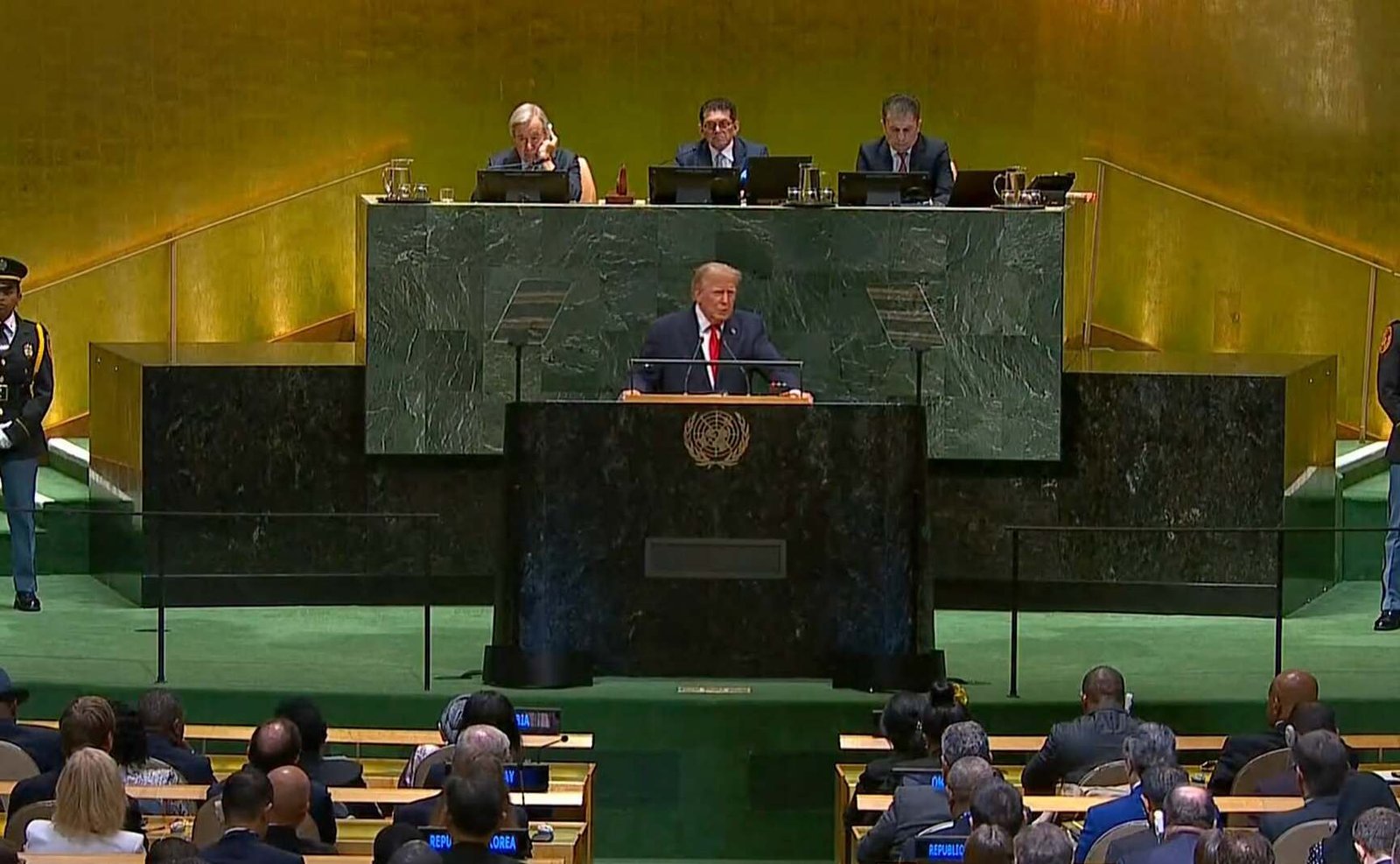 Trump amenaza en la ONU con usar la fuerza militar en Latinoamérica si ve amenazados sus intereses 818584170 1054053254135876 1150781740824852258 n 1