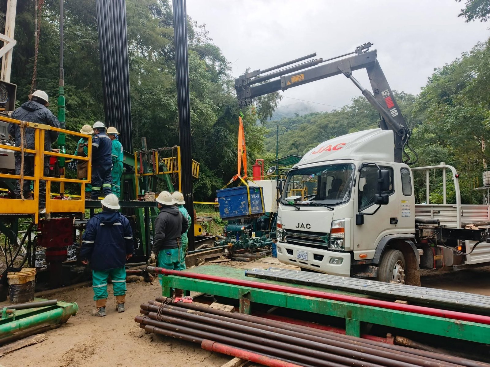 Tarija: YPFB interviene 11 pozos en Toro y Bermejo para subir producción de petróleo 819340935 1515657910588089 8910387658503655483 n