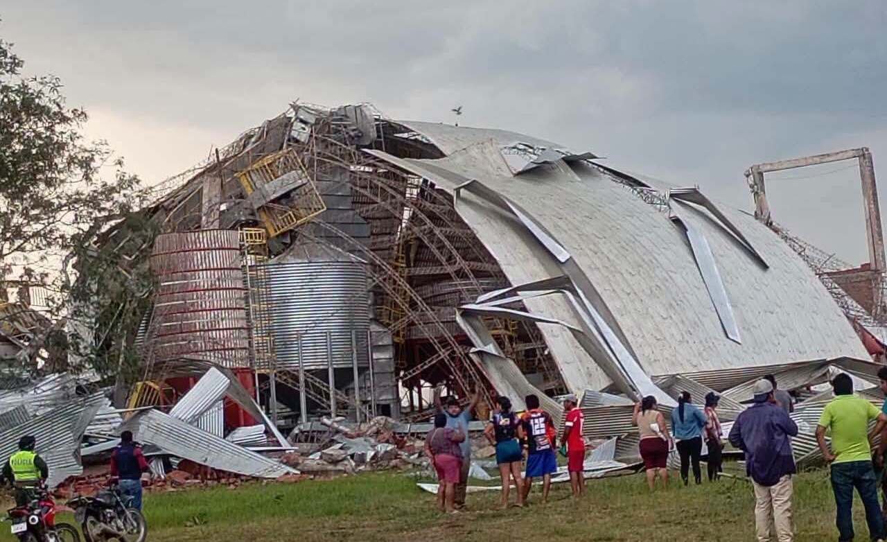 Fuertes ráfagas de vientos provocaron el colapso de un tinglado en Santa Cruz 829340482 1092144196739297 899383100098269517 n 1