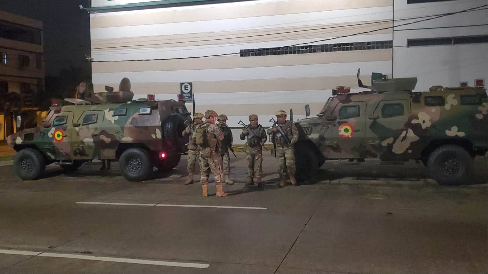 Violento atraco a una joyería deriva en despliegue militar en Santa Cruz; hay una arrestada 842650098 10243598569523087 1800713373654144581 n