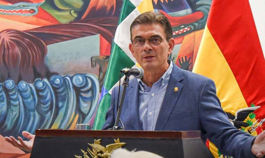 Paz plantea acuerdo con el Magisterio para modernizar la educación y descarta privatización 861792930 122152115541136632 9086284632710368420 n 1