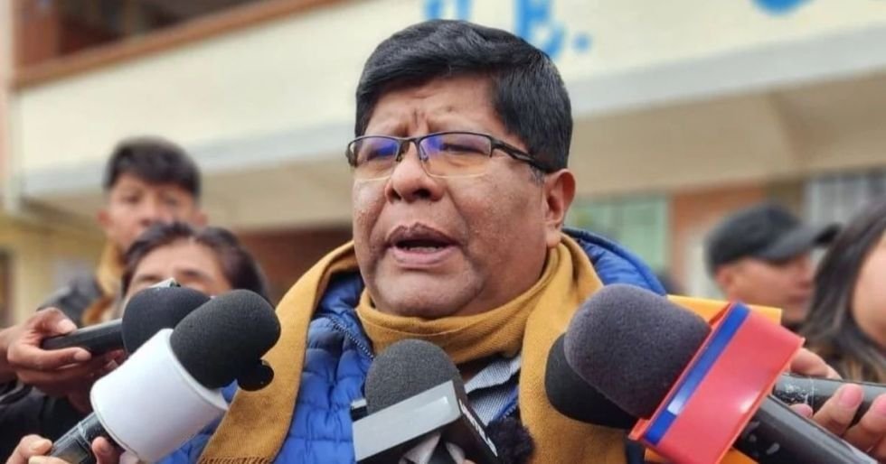 Eliser Roca dice que El Alto vuelve a la normalidad y pide al área rural “no cortar agua ni luz” 89776e31 42fb 47f6 8993 77af792fd5c5