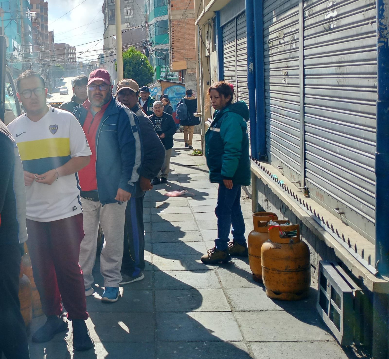 Largas filas y bloqueos se registran en diferentes zonas por GLP 91f4dae4 d1c9 4299 8907 deb96780b307