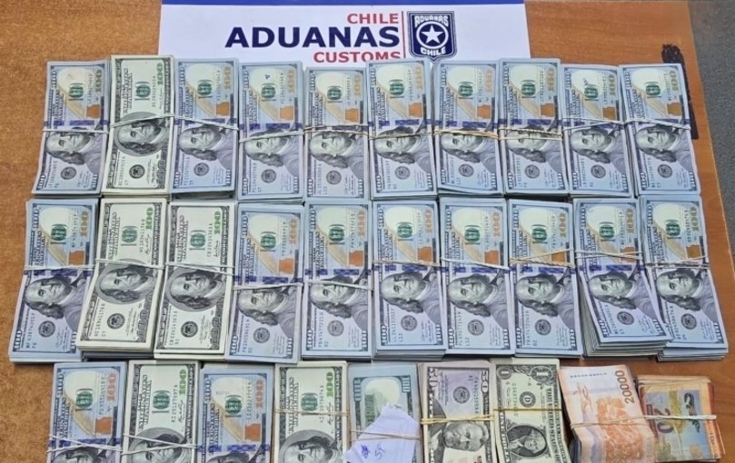 Hallan más de $us 251.000 ocultos en un camión boliviano en la frontera con Chile Aduana Chile 1 1