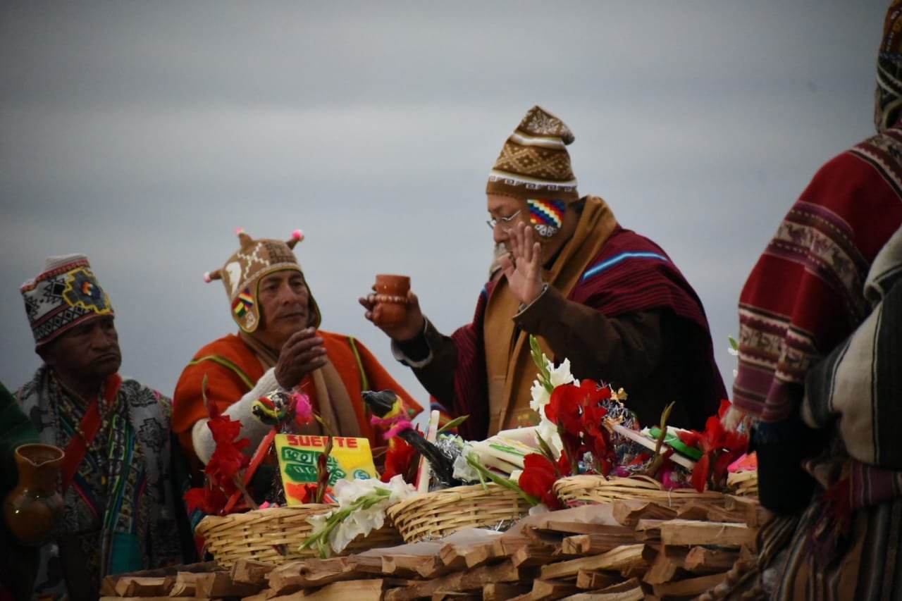 Actos del Año Nuevo Andino Amazónico y del Chaco 5533 se celebraron en el templo de Kalasasaya en Tiwanaku Ano Nuevo en Bolivia