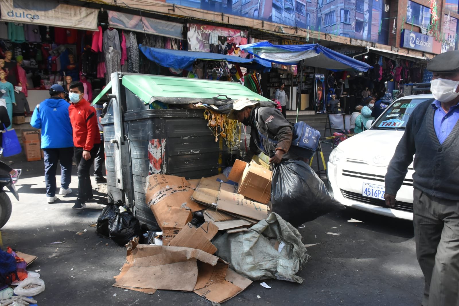 La Paz Limpia habilita línea gratuita para reportar basura acumulada en la ciudad Basura 1 EL Diario