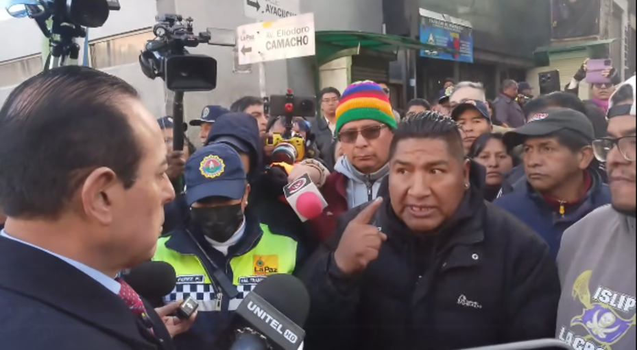 Choferes irrumpen en acto de la Alcaldía para exigir gasolina, Dockweiler promete gestiones ante el Gobierno Captura de pantalla 2026 06 01 095806