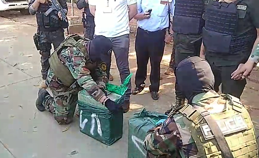 Hallan dos bolsas de yute con 60 paquetes de droga abandonados en San Ignacio de Velasco Captura de pantalla 2026 08 03 130939