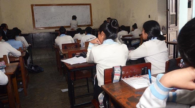 Educación asegura que el bono “Gestión de Aula” está garantizado y no será eliminado tras dudas sobre el DS 5622 Colegio clases alumnos estudiantes