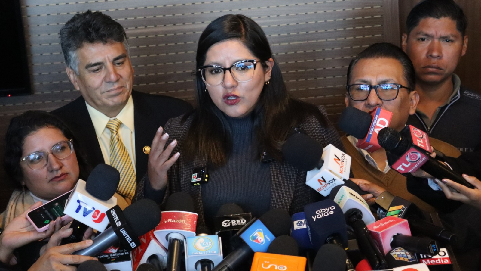 Diputada Claros niega haber recibido dineros tras lista de sobresueldos y pide levantar secreto bancario de parlamentarios y familiares Diseno sin titulo 2026 08 20T140223.653