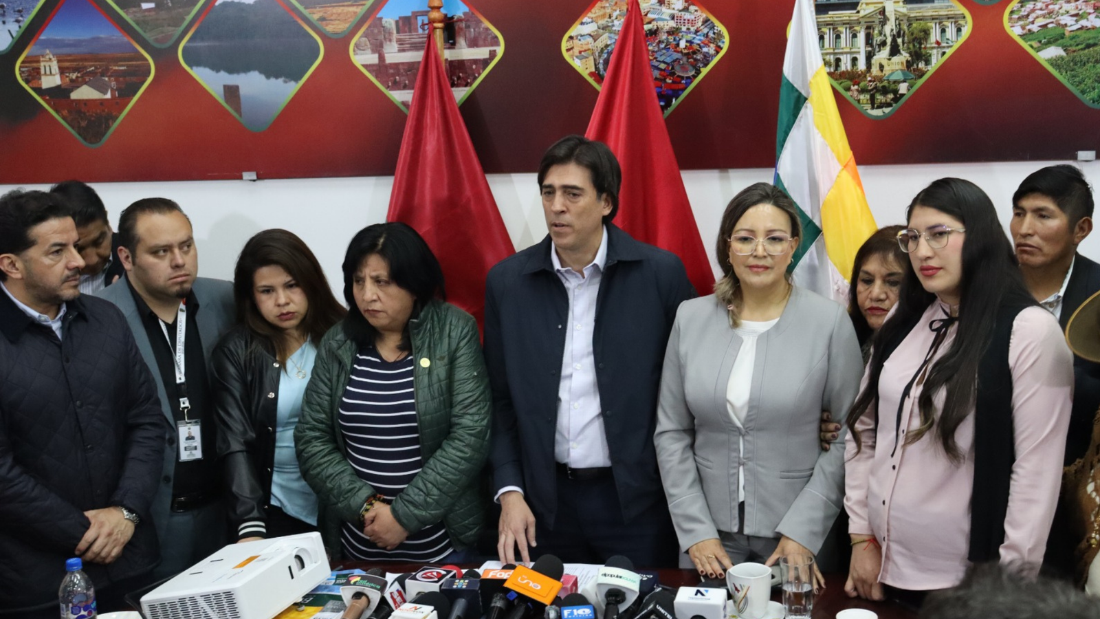 Brigada Parlamentaria de La Paz y Gobierno activan gestiones para acelerar la construcción de la carretera La Paz – Cochabamba por Río Abajo Diseno sin titulo 2026 09 01T142031.719
