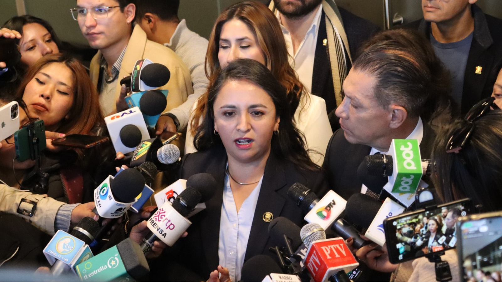 Bancada de Libre rechaza ausencia de la ministra de Salud y califica de “falta de respeto” la reprogramación de interpelación Diseno sin titulo 28 3