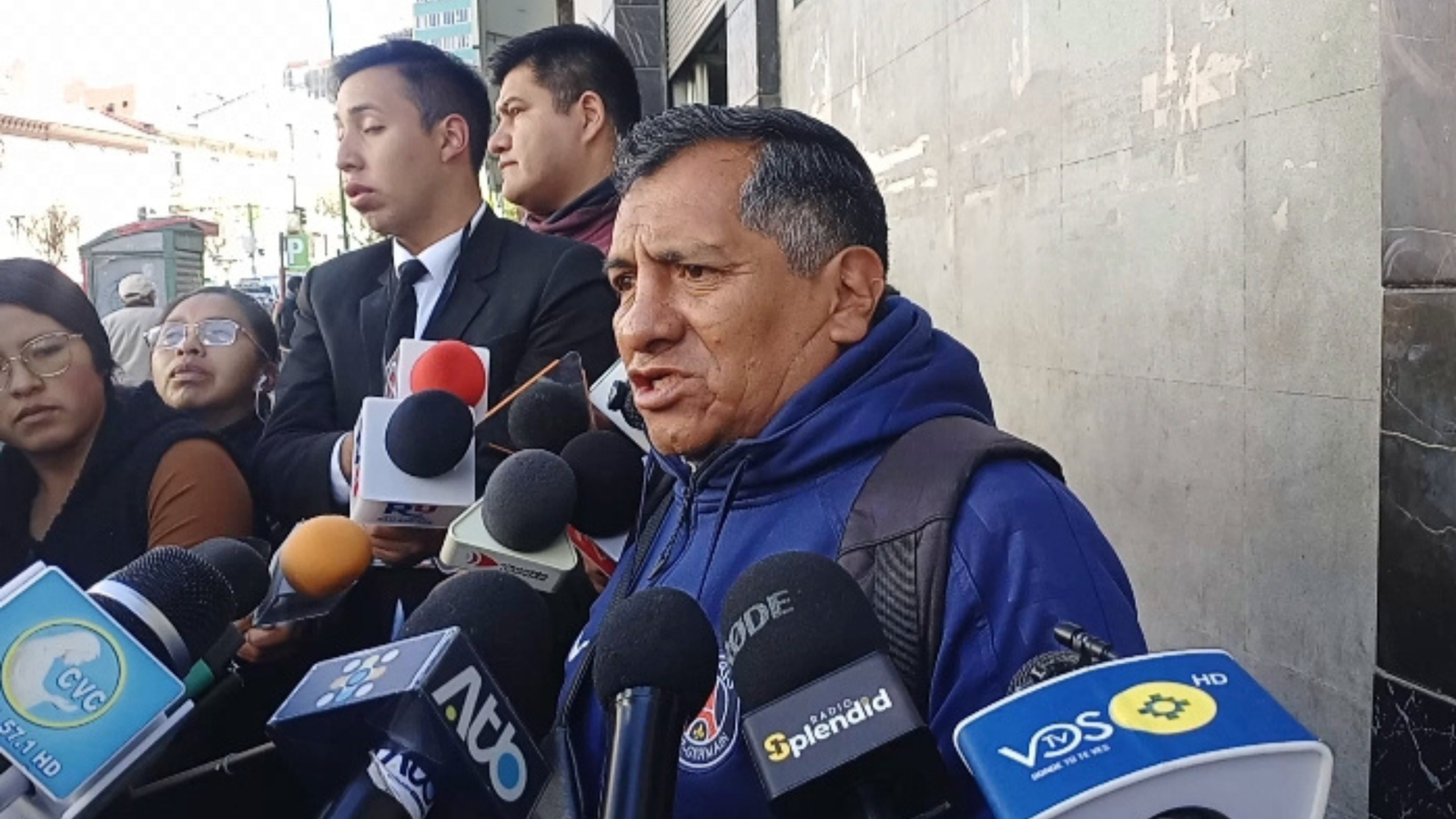 Gremiales denuncian el tipo de cambio flexible «ahorca» al sector tras alza del dólar a más de Bs 10 Diseno sin titulo 30 4
