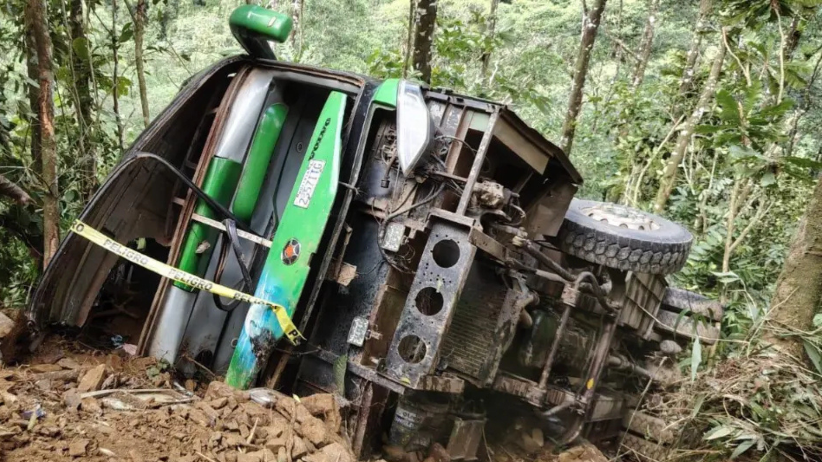 Bus se embarranca en la carretera a Apolo y deja 3 fallecidos y 10 heridos Diseno sin titulo 39 1