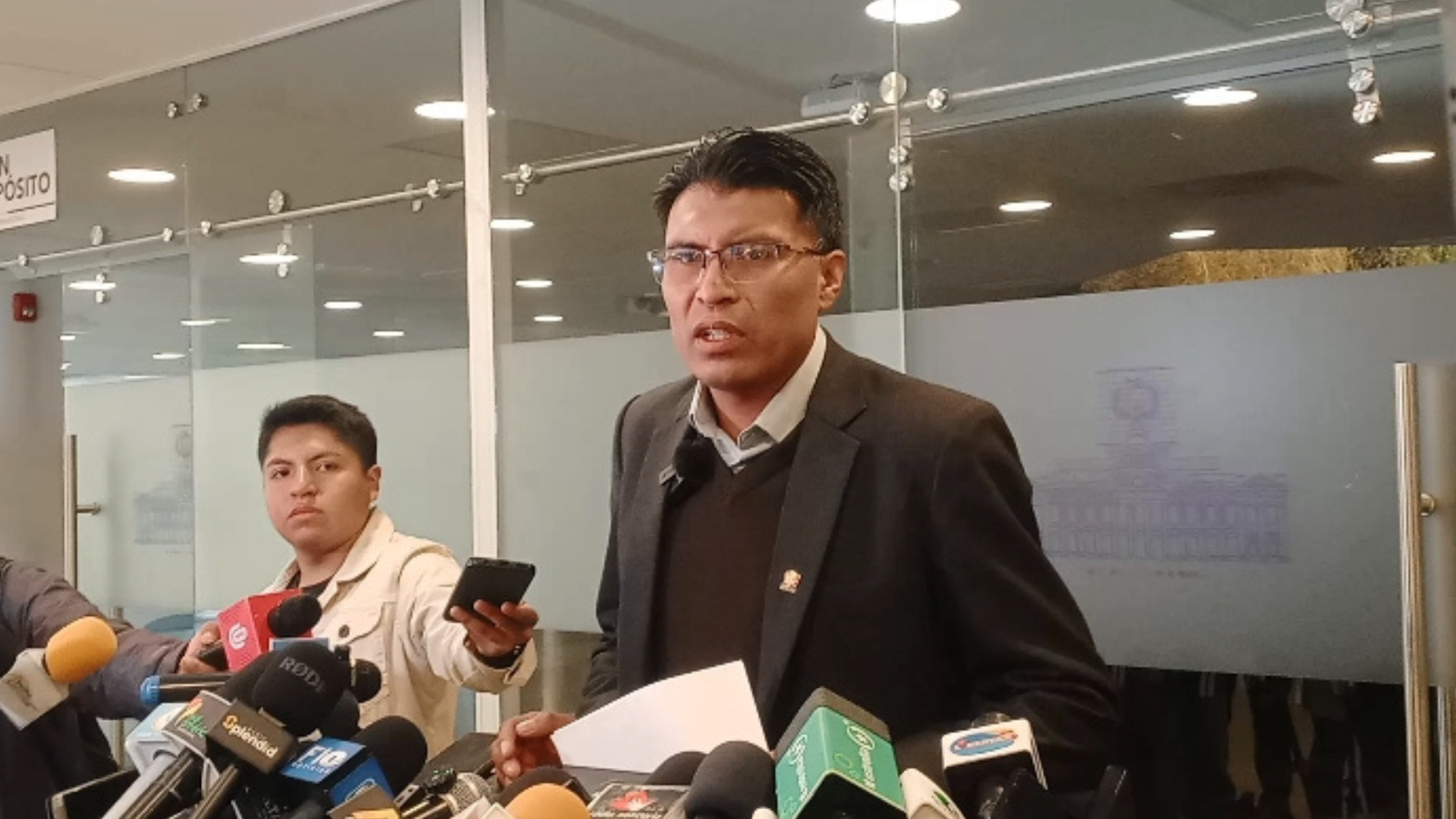 Senador Milton Condori advierte que podría desatarse una guerra civil si es que se dicta Estado de Excepción Diseno sin titulo 41 1