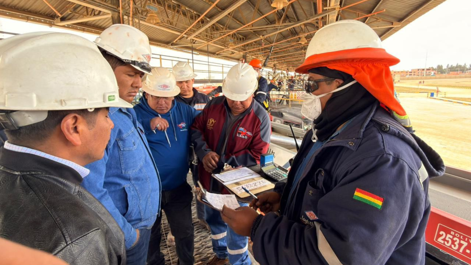 Transportistas, YPFB y ANH verifican calidad de gasolina en planta de Senkata Diseno sin titulo 68