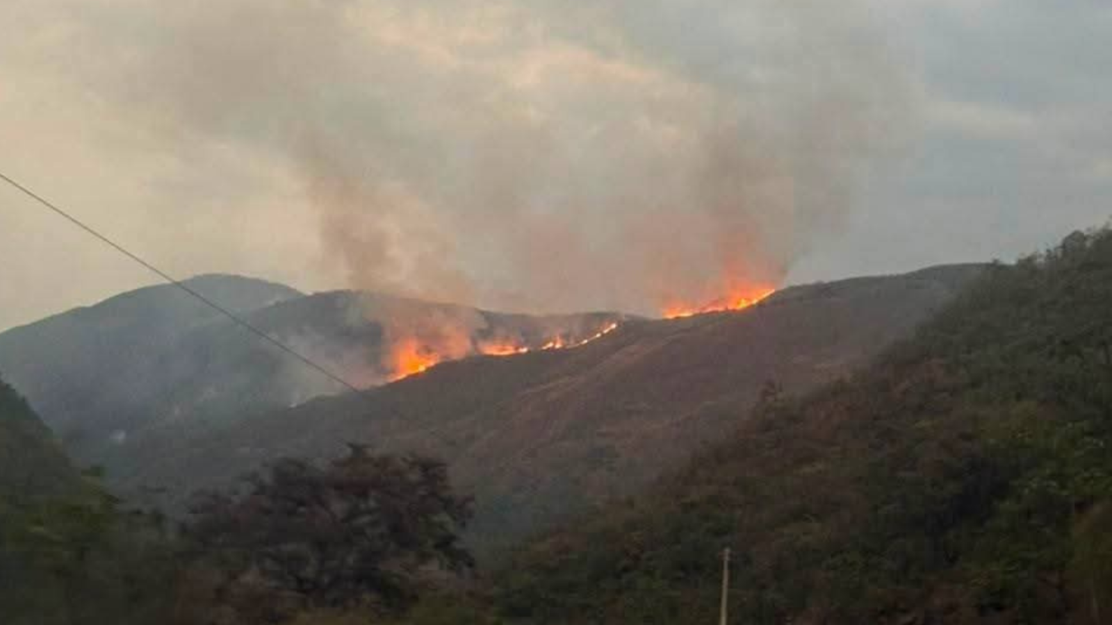 Yanacachi se declara en emergencia por incendio forestal de gran magnitud en Sud Yungas Diseno sin titulo 20260808 101510 0000