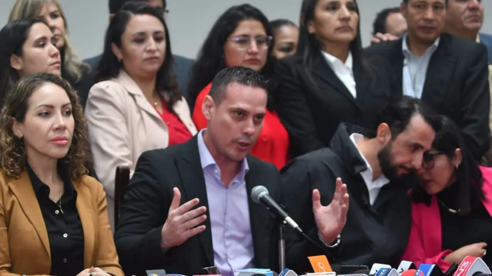 Bancada de Libre y gobernador Velasco piden a la Policía no interferir en el caso Cerimedo y respaldan a la Fiscalía Diseno sin titulo 20260829 125945 0000