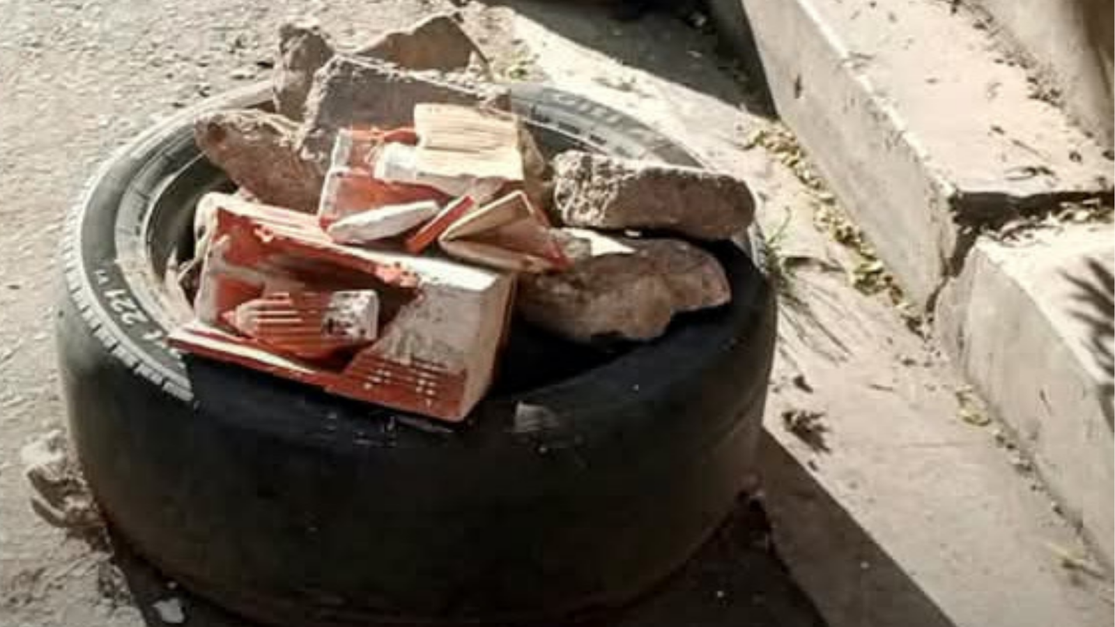 Alerta en Cotahuma: hallan celular camuflado en ladrillo para vigilar viviendas Diseno sin titulo 20260829 133408 0000